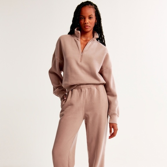 Abercrombie Sunday Essential Half Zip Sweatshirt in Biege - Picture 3 of 7